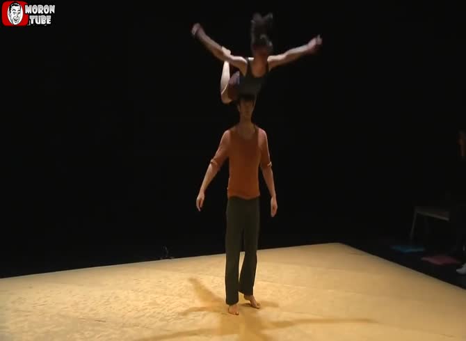 Video :An unexpected acrobatic lift number is performed by this duo